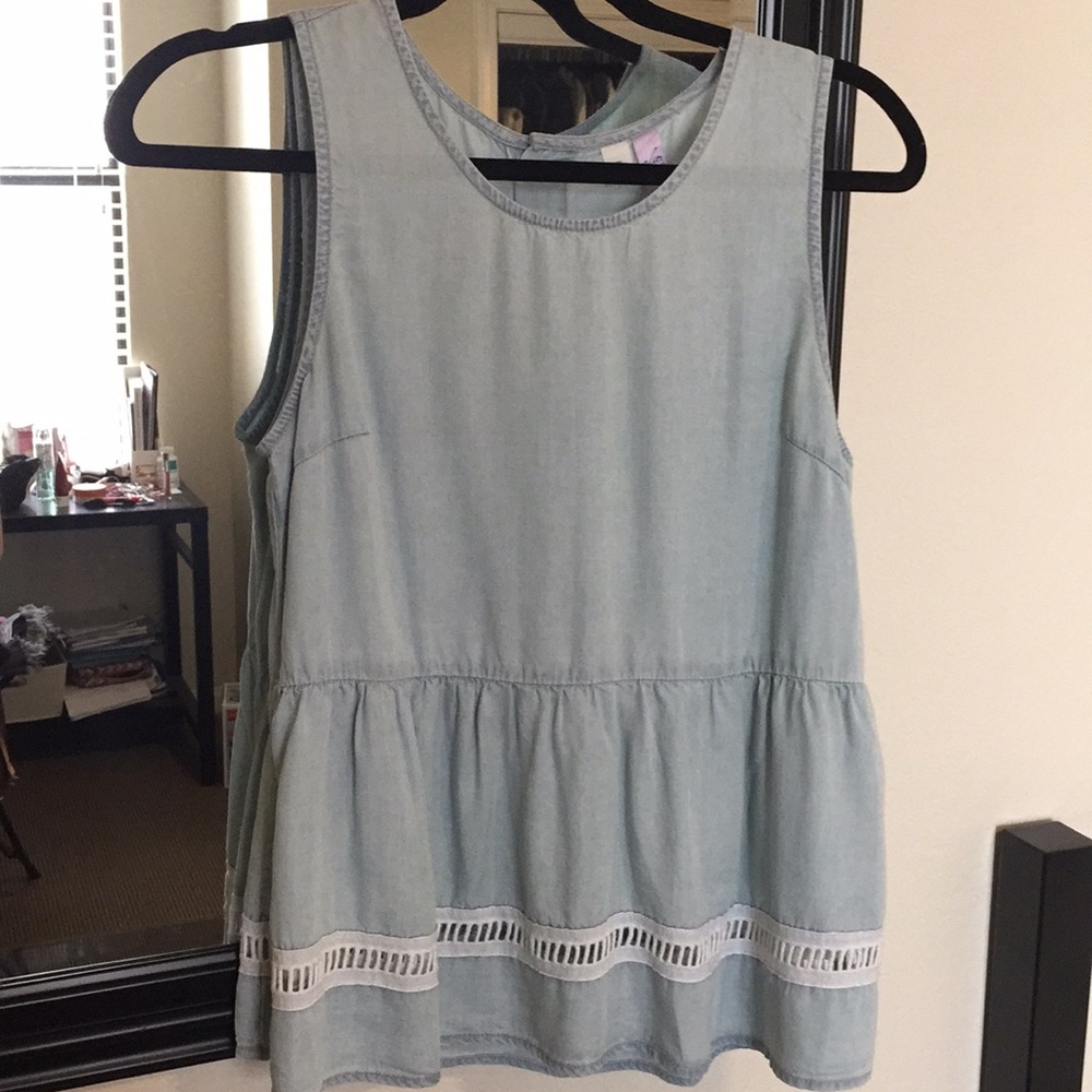 francesca’s light denim colored flowy top